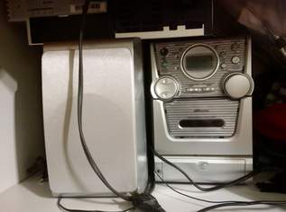 2 Radio Anlagen mit Cassette und CD und boxen