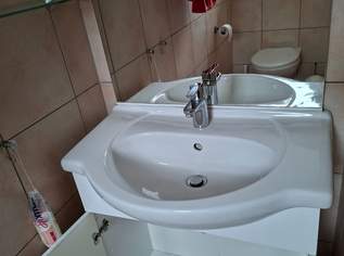 Möbel Set für Badezimmer. Schrank, Waschbecken, Armatur, Spiegel mit Licht, Glasregal., 65 €, Haus, Bau, Garten-Möbel & Sanitär in 1220 Donaustadt