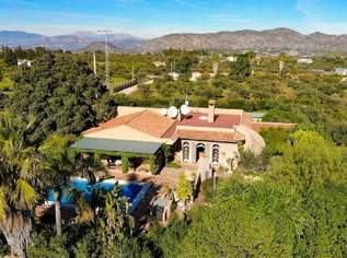 Malaga - Zu verkaufen 4600 m² Grundstück mit 2 Einfamilien Häuser und 2 Appartments & Swimming Pool