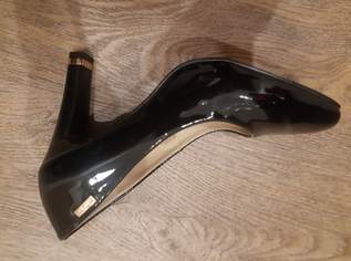 Schwarze Lackschuhe