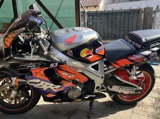 Honda CBR 900rr SC 28