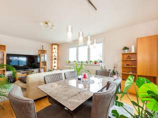 Schöne 4-Zimmer-Wohnung mit herrlichem Ausblick und Tiefgaragenparkplatz, 239000 €, Immobilien-Wohnungen in 8053 