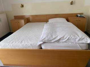 Vollholzbett, 50 €, Haus, Bau, Garten-Möbel & Sanitär in 1070 Neubau