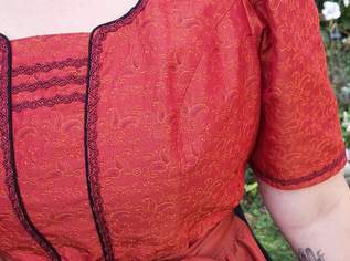 Süßes Dirndl Gr. 40-42 Süßes Dirndl Gr. 40-42