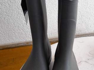 Nagelneue gefütterte Regenstiefel in Größe 41