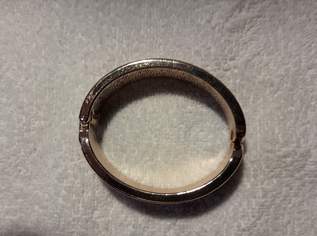 FEHLT DA NICHT WAS AM HANDGELENK ??, 0.3 €, Kleidung & Schmuck-Accessoires, Uhren, Schmuck in 1200 Brigittenau FEHLT DA NICHT WAS AM HANDGELENK ??, 0.3 €, Kleidung & Schmuck-Accessoires, Uhren, Schmuck in 1200 Brigittenau