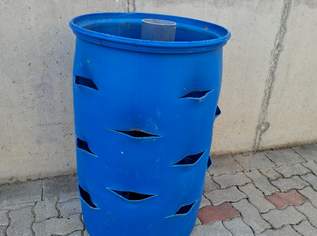 Kunstofffaß 200 Liter zur Pflanzung von Erdbeeren und Hauswurzen, 40 €, Haus, Bau, Garten-Balkon & Garten in 2152 Gemeinde Gnadendorf