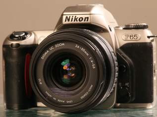 Analoge Spiegelreflexkamera Nikon F65