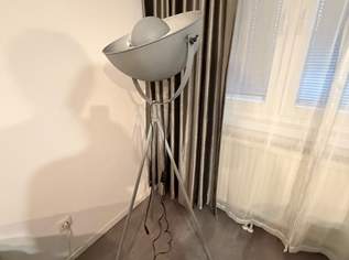 Stehlampe