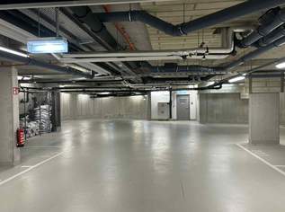 Großzügiger 17m² Tiefgaragenstellplatz – 2320 Schwechat – PROVISIONSFREI | Ideal für PKW + Motorrad Großzügiger 17m² Tiefgaragenstellplatz – 2320 Schwechat – PROVISIONSFREI | Ideal für PKW + Motorrad