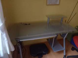 Eleganter Glassschreibtisch mit vielen Extras, 40 €, Haus, Bau, Garten-Möbel & Sanitär in 1030 Landstraße Eleganter Glassschreibtisch mit vielen Extras, 40 €, Haus, Bau, Garten-Möbel & Sanitär in 1030 Landstraße