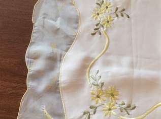 Schöne Mitteltischdecke, creme, gelbe Blüten, „Taft“bordüre, 82x83