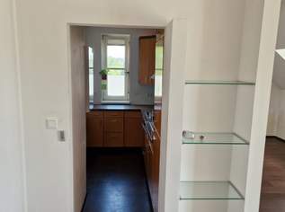 Provisionsfreie, südseitige 2 Zimmer DG Wohnung plus Balkon Provisionsfreie, südseitige 2 Zimmer DG Wohnung plus Balkon