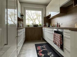 Über den Dächern von Steyr: lichtdurchflutete 3-Zimmer-Wohnung im letzten Stock mit Loggia, Tiefgarage und hochwertige Möbelablöse – stilvoll wohnen mit sonnigem Ausblick und zentraler Lage!, 879.63 €, Immobilien-Wohnungen in 4400 Steyr Über den Dächern von Steyr: lichtdurchflutete 3-Zimmer-Wohnung im letzten Stock mit Loggia, Tiefgarage und hochwertige Möbelablöse – stilvoll wohnen mit sonnigem Ausblick und zentraler Lage!, 879.63 €, Immobilien-Wohnungen in 4400 Steyr