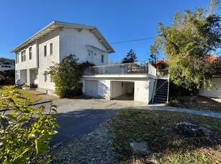 Charmantes Zweifamilienhaus mit zwei separaten Eingängen, kleinem Garten und attraktivem Sanierungspotenzial! Charmantes Zweifamilienhaus mit zwei separaten Eingängen, kleinem Garten und attraktivem Sanierungspotenzial!