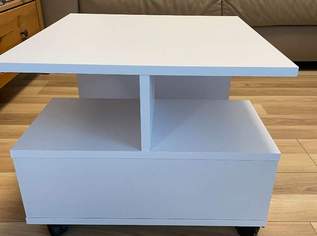 Wunderschöner kleiner Beistelltisch in weiß, 38 €, Haus, Bau, Garten-Möbel & Sanitär in 1100 Favoriten