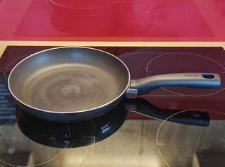 Pfanne Tefal beschichtet DM: 24,5 cm, H: 4,5 cm, 8 €, Haus, Bau, Garten-Haushaltsgeräte in 3200 Gemeinde Ober-Grafendorf