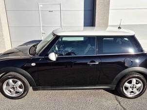 Mini Cooper 1.6 - CLIMATRONIC+Tempomat+8-fach ALU, 6790 €, Auto & Fahrrad-Autos in 2724 Katastralgemeinde Maiersdorf