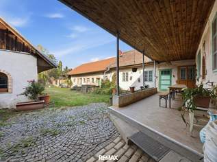 Historisches Jahrhundertwende-Bauernhaus mit uneinsehbarem Innenhof und großem Potenzial im idyllischen Pulkautal!, 99000 €, Immobilien-Häuser in 2053 Peigarten Historisches Jahrhundertwende-Bauernhaus mit uneinsehbarem Innenhof und großem Potenzial im idyllischen Pulkautal!, 99000 €, Immobilien-Häuser in 2053 Peigarten