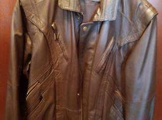 schwarze und braune Herrenlederjacke