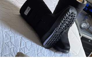 Neue, ungetragene Winterstiefel in Schwarz – EU-Größe 43,5