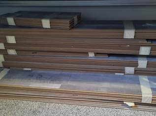 Klick-Vinyl-Laminat für ca. 16m^2 + Reste (siehe Bild)