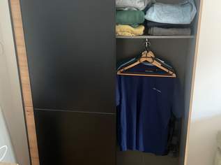 Kleiderschrank 