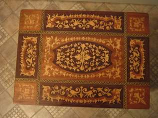 Vintage Intarsien Beistelltisch,Rauchtisch mit Spieluhr aus den 1950er Jahren, 50 €, Haus, Bau, Garten-Möbel & Sanitär in 1120 Meidling