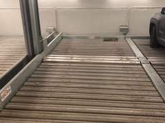 Tiefgaragenstellplatz nahe AKH – Neubau mit Lift, sofort verfügbar