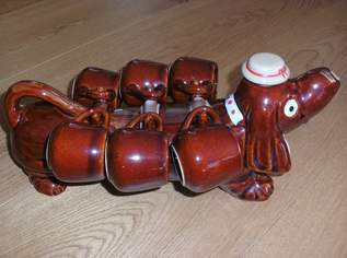 Porzellan- Deko-Hund, Dackel-Flasche mit 6 Stamperln braun,, 65 €, Haus, Bau, Garten-Geschirr & Deko in 9761 Amberg
