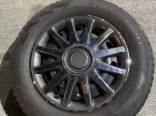 Winterreifen auf Stahlfelgen mit Zierkappen, 100 €, Auto & Fahrrad-Teile & Zubehör in 2103 Langenzersdorf