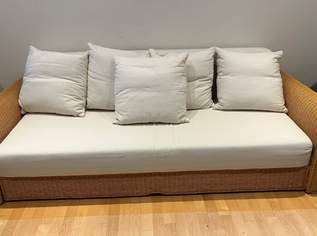 Rattan Sofa mit weißem Bezug