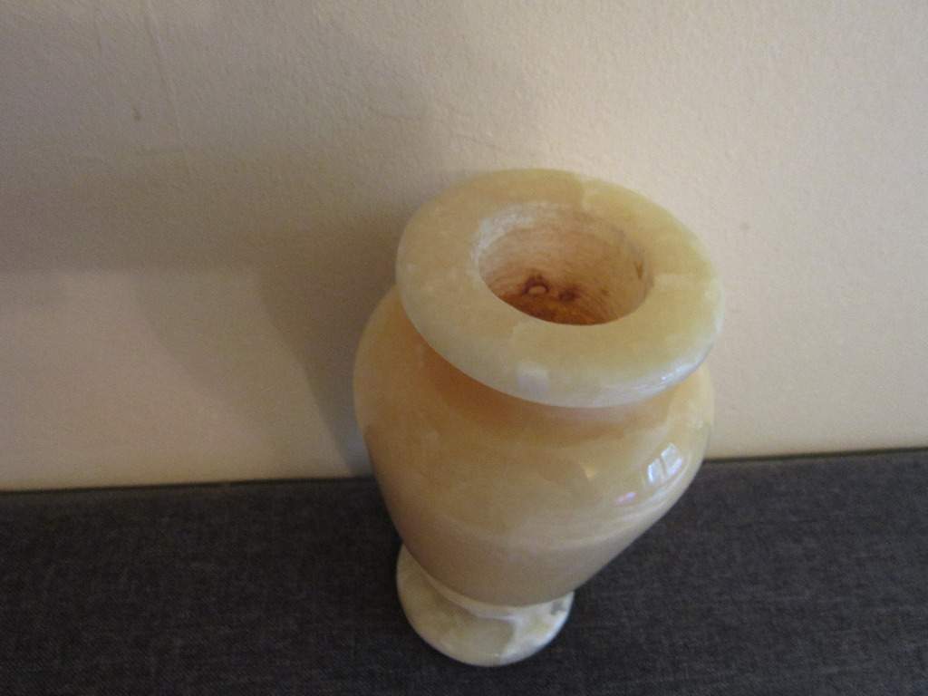 Schöne massive Onyx Vase - Naturstein - Marmor - Höhe: 17cm Schöne massive Onyx Vase - Naturstein - Marmor - Höhe: 17cm