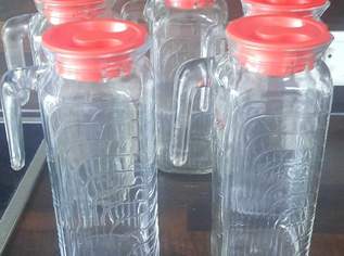 5 GETRÄNKEKRÜGE mit DECKEL/ 1,2L / 5 Stück Karaffen, 25 €, Marktplatz-Sammlungen & Haushaltsauflösungen in 7201 Neudörfl