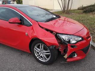 Invalide verkauft nach Unfall frontbeschädigten Opel Astra GTC mit OPC-Optik 