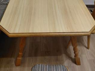 Eßtisch mit 2 Sesseln und Eckbank, 200 €, Marktplatz-Sammlungen & Haushaltsauflösungen in 9072 Ludmannsdorf