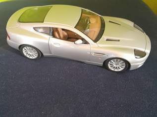 Aston Martin Vanquish V12 Modellauto 1:18 Aston Martin Vanquish V12 Modellauto 1:18