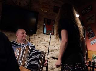 Suche Hobby Gitarrist Gitarristin , 1 €, Marktplatz-Musik & Musikinstrumente in 1120 Meidling