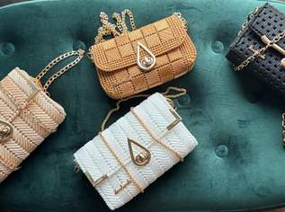 Die Tasche für einen Kaffee in der Stadt Die Tasche für einen Kaffee in der Stadt