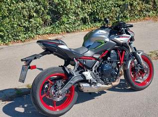 Kawasaki Z650 in neuwertigem Zustand