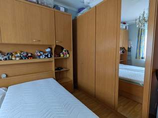 Schlafzimmerverbau mit großem Kasten Schlafzimmerverbau mit großem Kasten