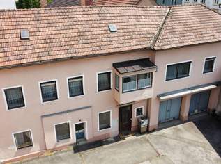 Renovierungsbedürftiges Einfamilienhaus im Zentrum von Knittelfeld mit Carports und Doppelgarage, 288000 €, Immobilien-Häuser in 8720 Knittelfeld