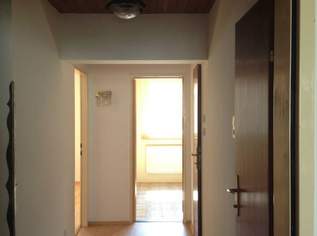 Helle, ruhige Wohnung Nähe Friedensbrücke, Küche und Bad eingerichtet, 87,64m². Description in English below