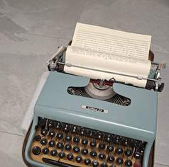 Schreibmaschine Olivetti , 230 €, Marktplatz-Antiquitäten, Sammlerobjekte & Kunst in 1120 Meidling