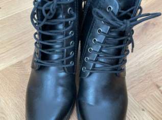 Stiefel neuwertig , 20 €, Kleidung & Schmuck-Damenkleidung in 1160 Ottakring Stiefel neuwertig , 20 €, Kleidung & Schmuck-Damenkleidung in 1160 Ottakring