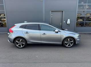 V40 D2 Kinetic Automatik / R-Design / SR + WR / Navi /, 9490 €, Auto & Fahrrad-Autos in 7502 Unterwart