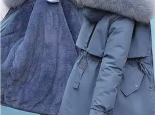 Neue dicke blaue warme Winterjacke mit Fell gefüttert und Kapuze, 30 €, Kleidung & Schmuck-Damenkleidung in 1210 Floridsdorf Neue dicke blaue warme Winterjacke mit Fell gefüttert und Kapuze, 30 €, Kleidung & Schmuck-Damenkleidung in 1210 Floridsdorf