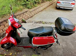 Roller Generic 125ccm in rot Roller Generic 125ccm in rot