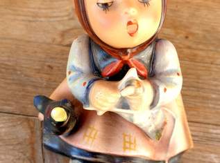 Original Hummel Figur "Kükenmädchen" (#57/0) – Goebel West Germany – Top Zustand, 92 €, Marktplatz-Sammlungen & Haushaltsauflösungen in 2143 Gemeinde Großkrut Original Hummel Figur "Kükenmädchen" (#57/0) – Goebel West Germany – Top Zustand, 92 €, Marktplatz-Sammlungen & Haushaltsauflösungen in 2143 Gemeinde Großkrut
