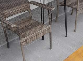 2Rattan Sesseln mit Tisch